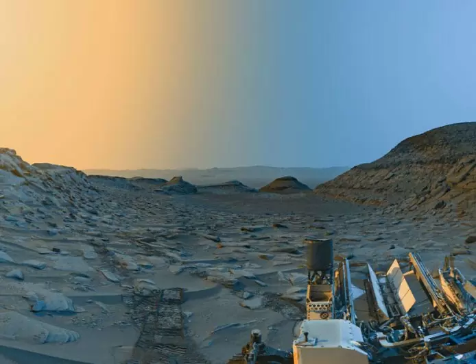 NASA rover "postcard" shows Mars during different times of the day